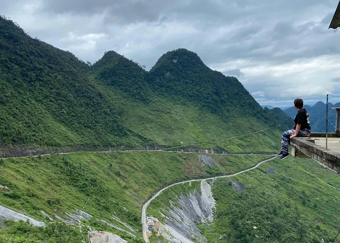 Ha Giang Road Trip Hostel & Tours